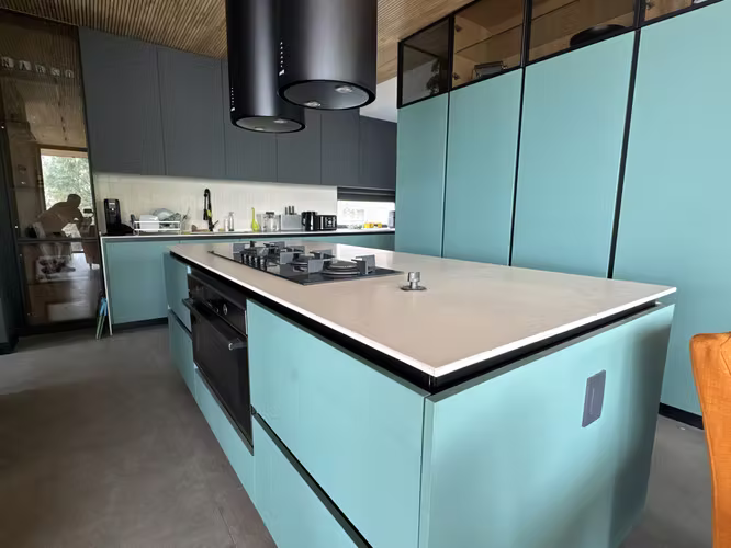 PROYECTO MODERNO DE ALTO ESTÁNDAR, DETALLES POR TERMINAR
