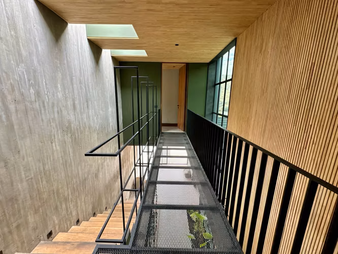PROYECTO MODERNO DE ALTO ESTÁNDAR, DETALLES POR TERMINAR