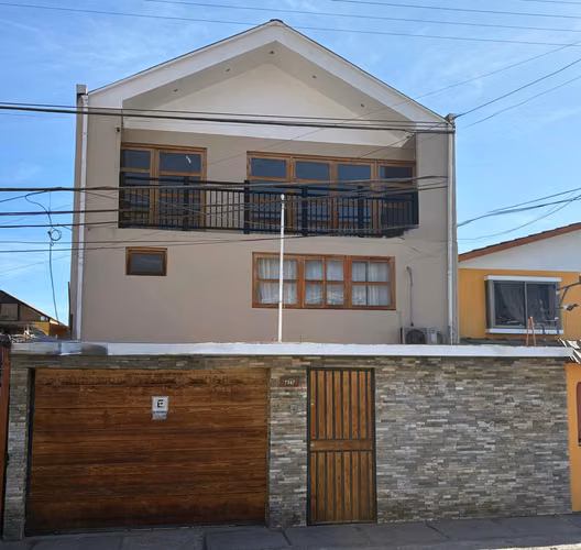 Amplia casa en venta de 3 pisos – Ideal para familias numerosas o proyecto comercial