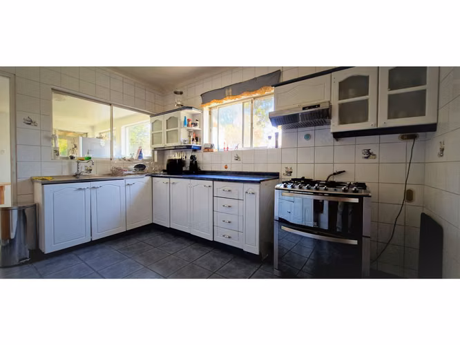 Venta de casa en Quillota, paradero 8, con 244 m2., sitio de 1.400 m2. 350 M$