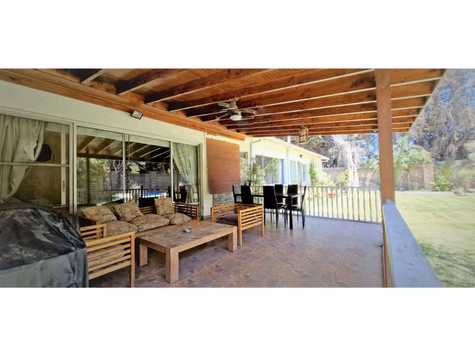 Venta de casa en Quillota, paradero 8, con 244 m2., sitio de 1.400 m2. 350 M$