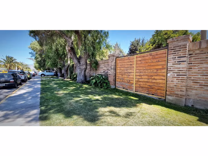 Venta de casa en Quillota, paradero 8, con 244 m2., sitio de 1.400 m2. 350 M$
