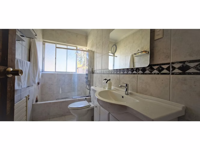 Venta de casa en Quillota, paradero 8, con 244 m2., sitio de 1.400 m2. 350 M$