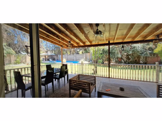 Venta de casa en Quillota, paradero 8, con 244 m2., sitio de 1.400 m2. 350 M$