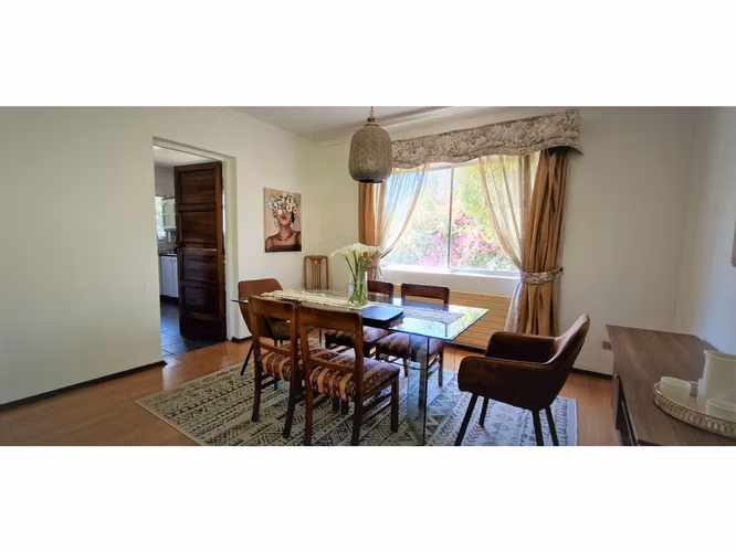 Venta de casa en Quillota, paradero 8, con 244 m2., sitio de 1.400 m2. 350 M$