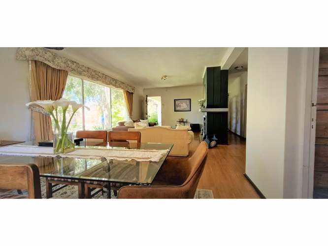 Venta de casa en Quillota, paradero 8, con 244 m2., sitio de 1.400 m2. 350 M$