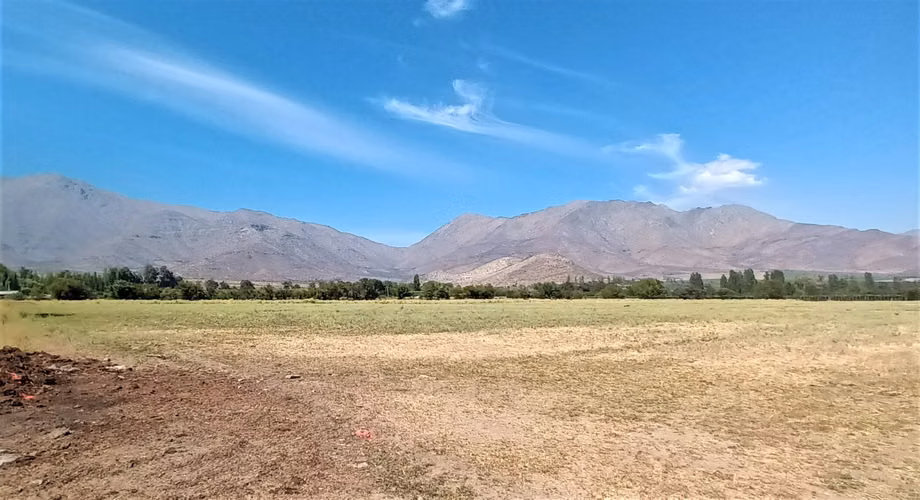 Venta de parcelas urbanizadas – condominio de 13 parcelas, en Calle Larga, Los Andes – 2.100 UF.