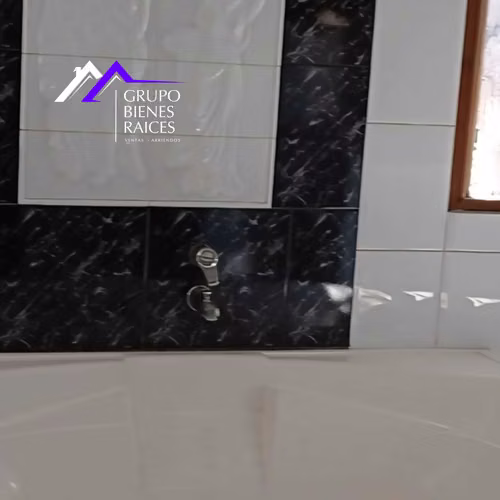Moderna Casa con Excelente Conectividad (176160) - Imagen 25