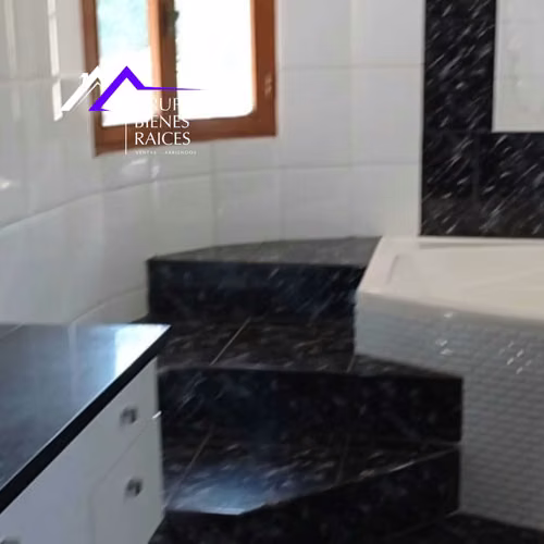 Moderna Casa con Excelente Conectividad (176160) - Imagen 24