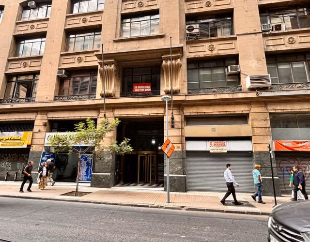 Oficina en Santiago ( Agustinas 1070)