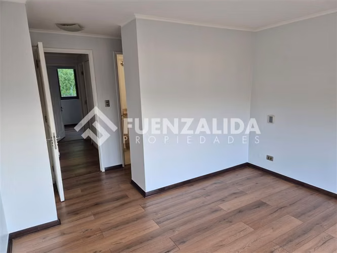 Espectacular Depto. con patio en venta, La Florida, JS