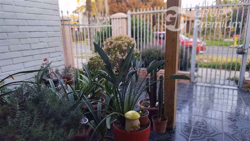 Casa en venta de a pasos del metro laguna en Pudahuel