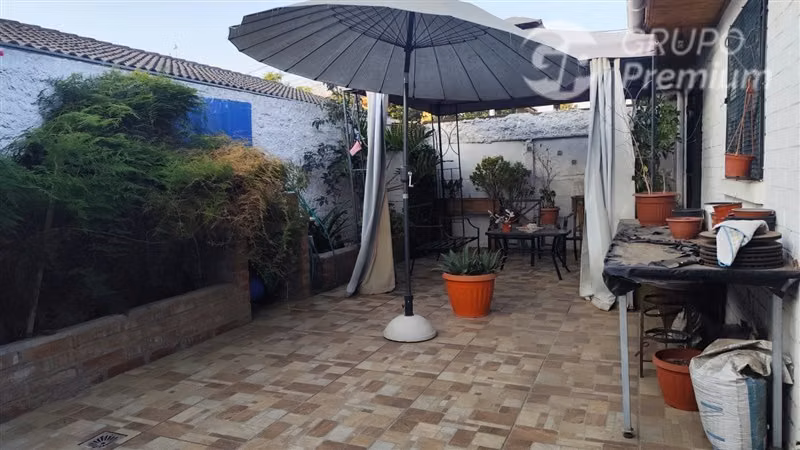 Casa en venta de a pasos del metro laguna en Pudahuel