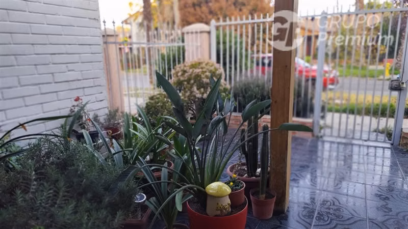 Casa en venta de a pasos del metro laguna en Pudahuel