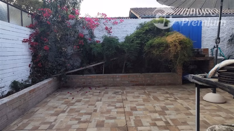 Casa en venta de a pasos del metro laguna en Pudahuel
