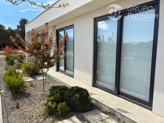 Exclusiva Casa en Parcela en Campiña Casablanca 4D 4B