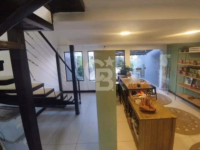 Excelente Local Comercial  – ¡Gran Visibilidad y Tránsito!
