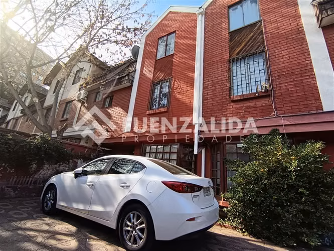 Casa en venta de 4 dorm. en Ñuñoa