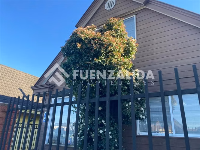Vendemos casa con quincho y patio en Valle Volcanes
