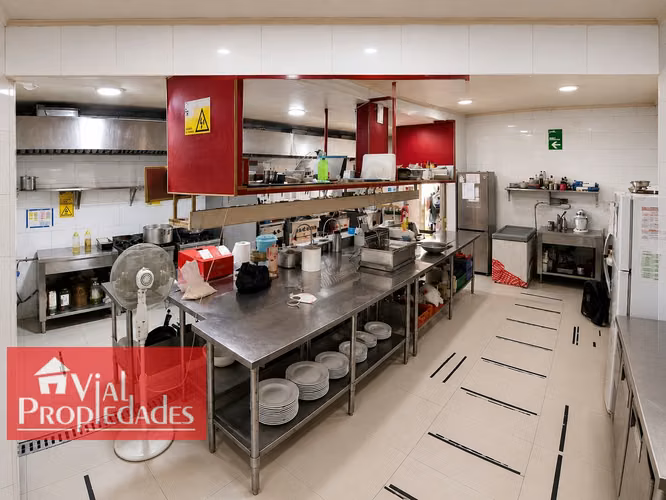 Excelente Terreno Comercial en Lo Barnechea | 500 m² Construidos | Potencial Strip Center o Centro Gastronómico