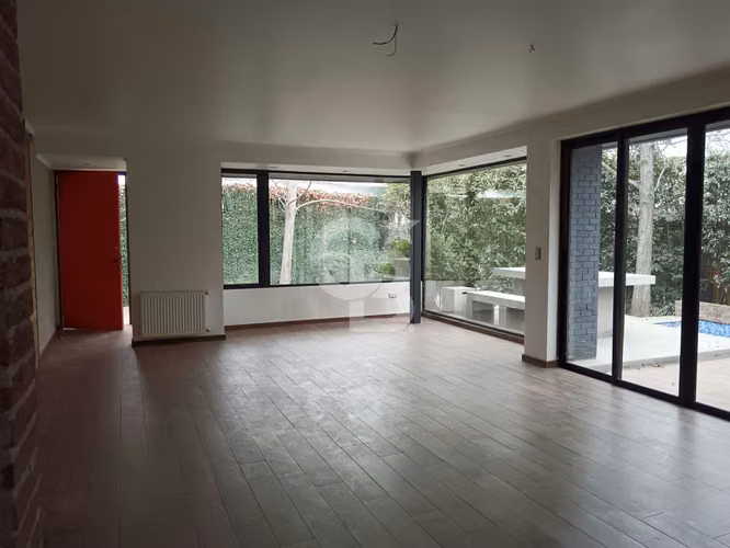 Casa Moderna 3D/3B en Vitacura con Cocina Remodelada