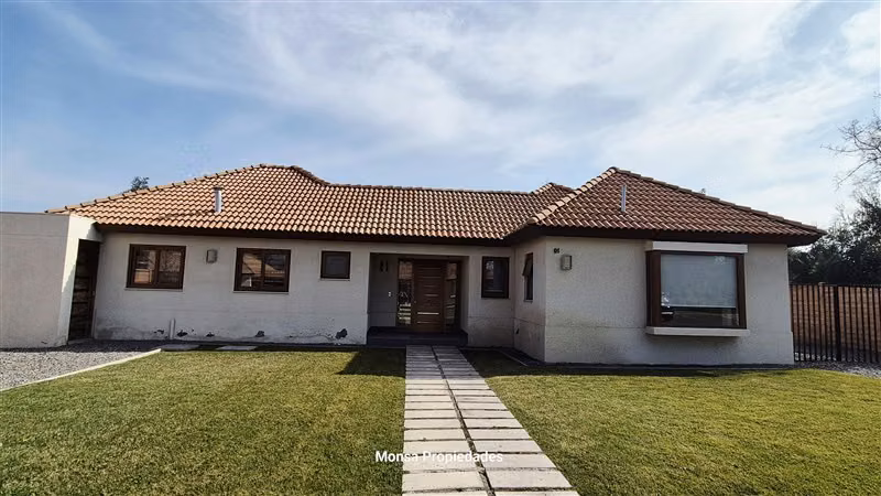 Casa en arriendo de 4 dorm 3 baños Piscina en Maipú