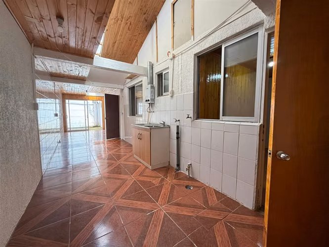 CASA CON EXCELENTE UBICACIÓN