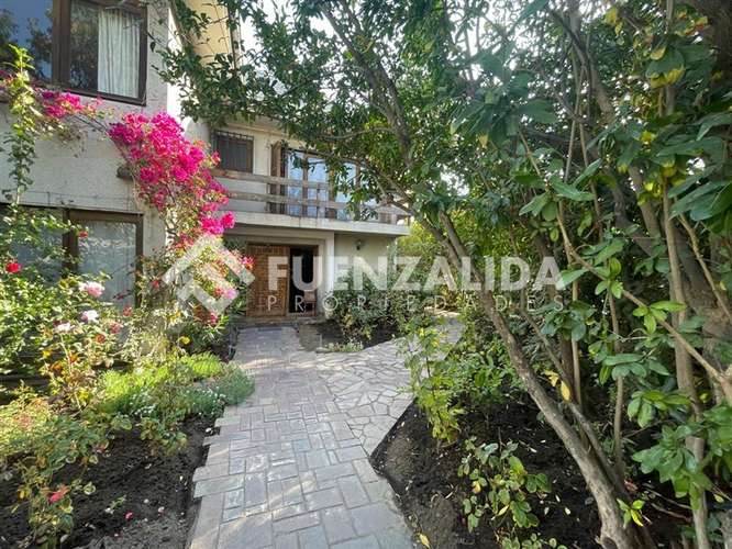 Amplia casa en venta 5 dormitorios en Las Condes, ERZ