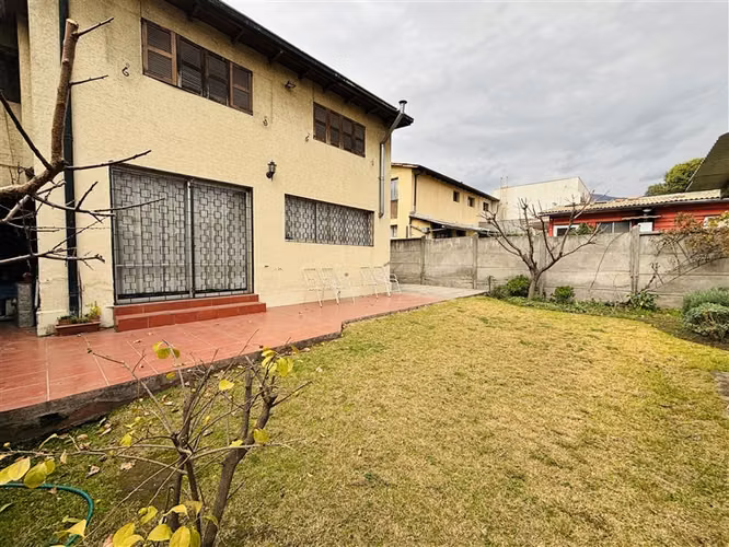 Casa en venta de 4 dorm. en La Reina / Country Club