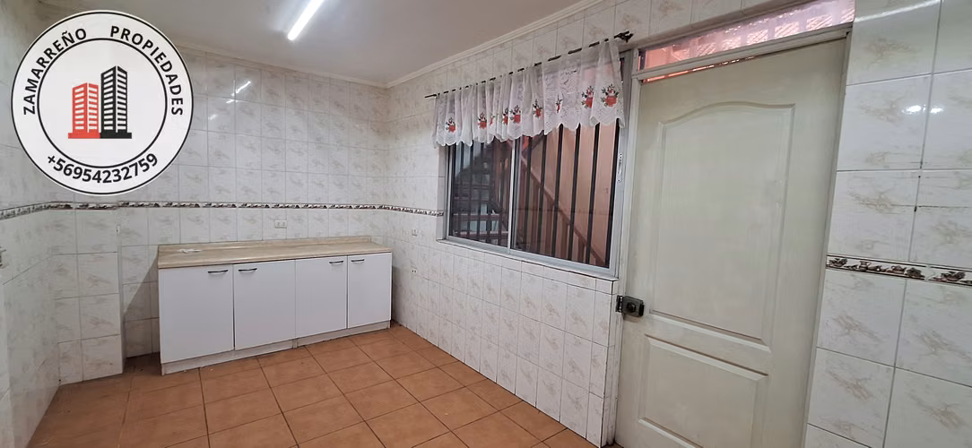 Amplia Casa Calle Baquedano 193 m²  Gran Patio y Mini Departamento