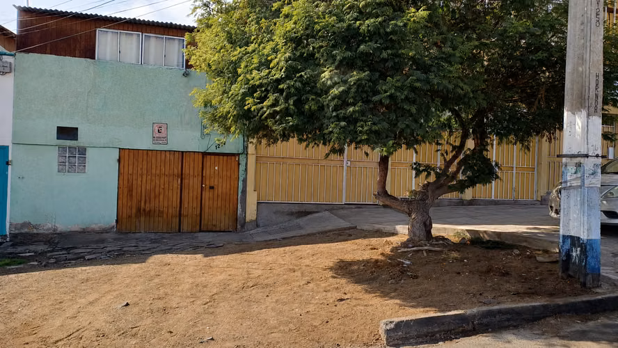 Amplia Casa Calle Baquedano 193 m²  Gran Patio y Mini Departamento