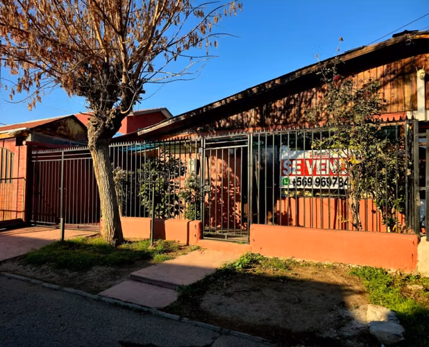 Se Vende Propiedad emplazada en Villa Américo Vespucio II