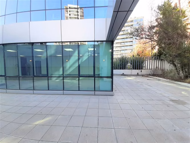 109 m2 planta libre, 155 patio uso y goce exclusivo