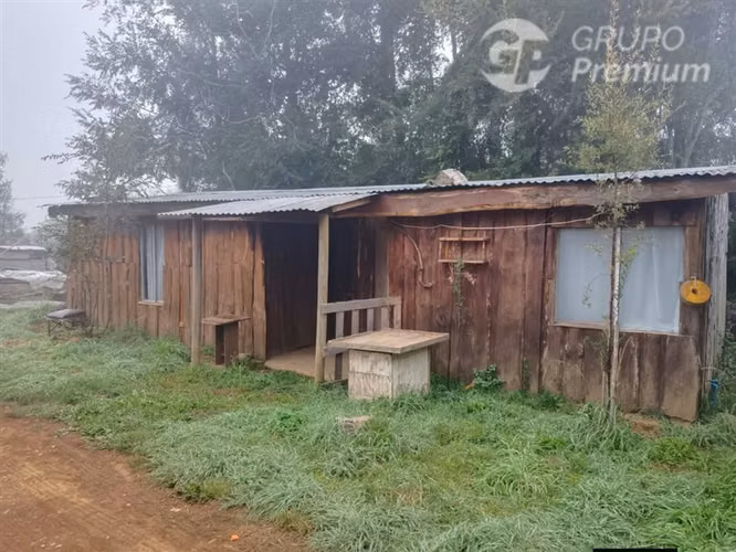 Sitio en venta con 4 casas en Teodoro Schmidt
