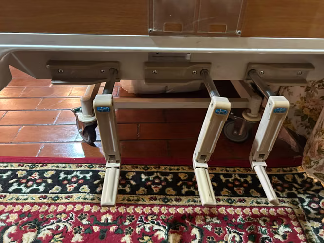 Vendo Cama Clinica y accesorios