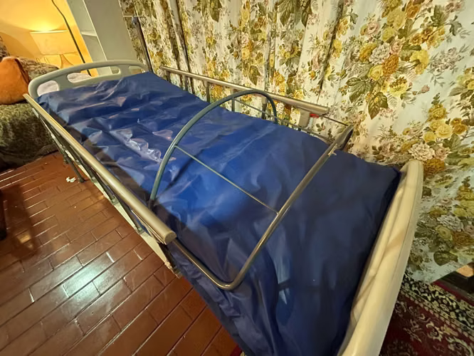 Vendo Cama Clinica y accesorios