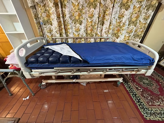 Vendo Cama Clinica y accesorios