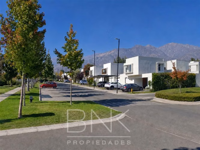 Casa en venta Nicanor Plaza 5 dorm. - La Reina
