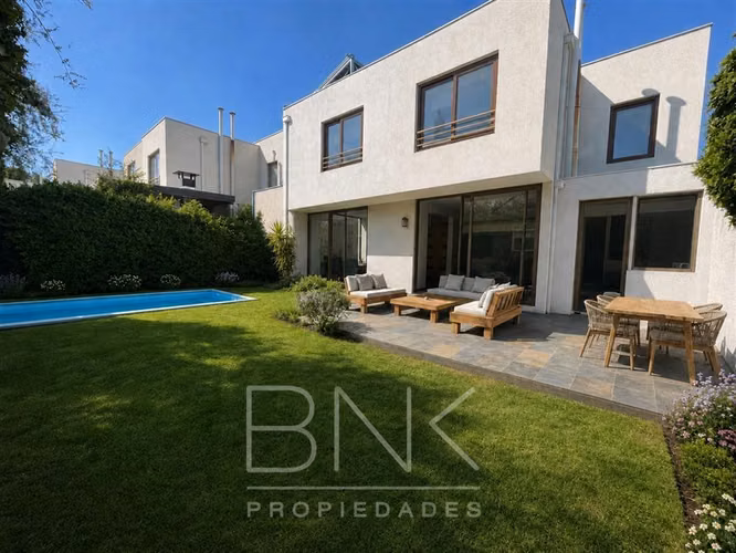 Casa en venta Nicanor Plaza 5 dorm. - La Reina