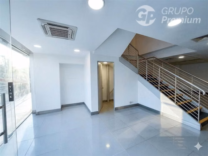 LOCAL COMERCIAL PATIO LA REINA 250M2- 2 NIVELES - ALTO FLUJO