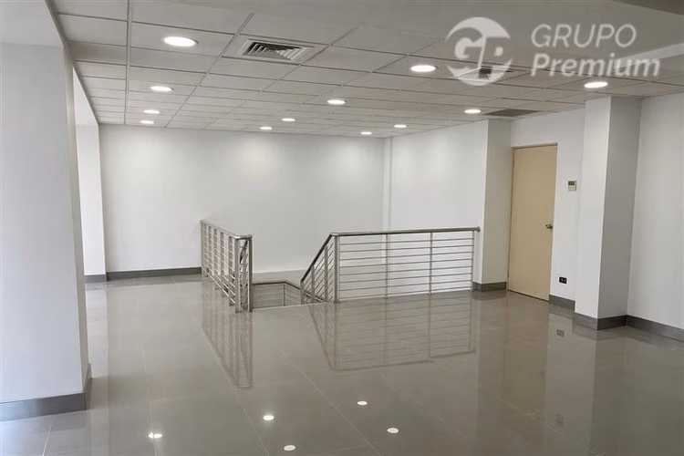 LOCAL COMERCIAL PATIO LA REINA 250M2- 2 NIVELES - ALTO FLUJO