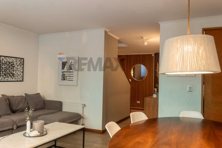 Townhouse 3d + serv en sector sebastián elcano