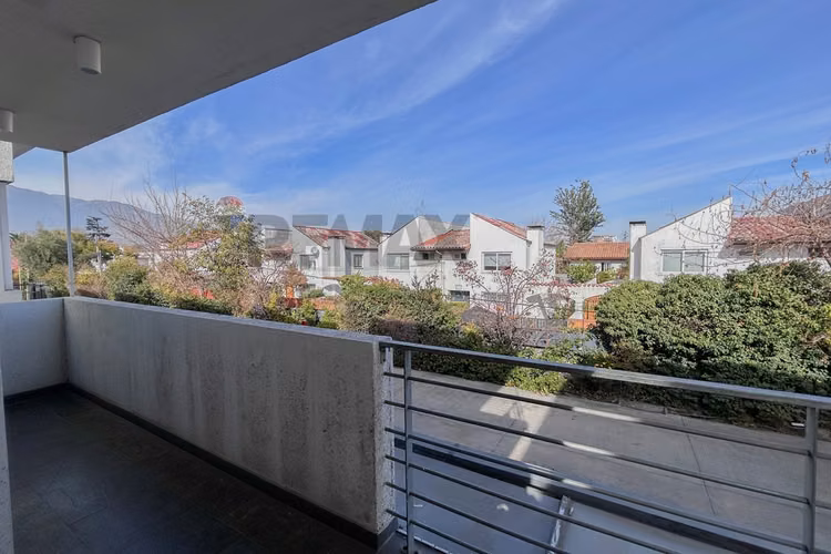 Townhouse 3d + serv en sector sebastián elcano