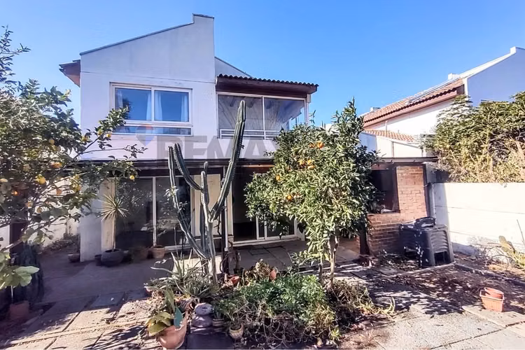 "tu casa ideal en huechuraba: espaciosa y moderna"