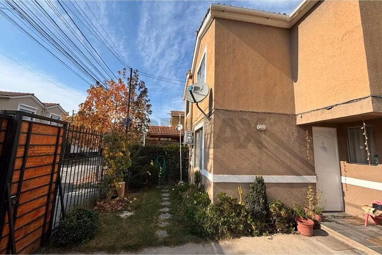 Casa en buin: 3d/2b con terraza y jardín