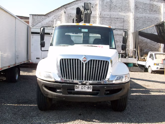 camion  international  4300   grua pluma 2011 descuenta iva