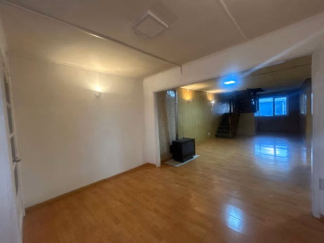 ARRIENDO CENTRICA CASA ESQUINA CON AMPLIOS ESPACIOS