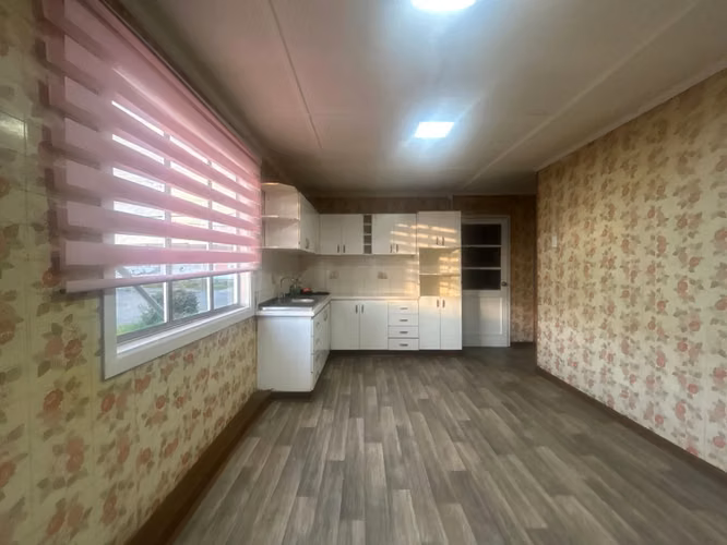 ARRIENDO CENTRICA CASA ESQUINA CON AMPLIOS ESPACIOS