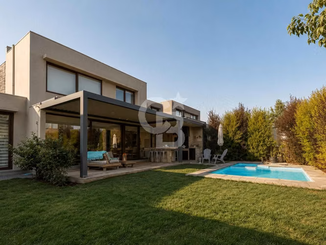 Casa Chamisero | Sustentable y Piscina Jacuzzi