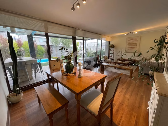 Casa Chamisero | Sustentable y Piscina Jacuzzi